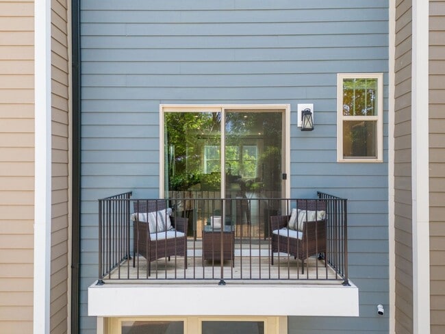 Building Photo - 210 Judson Ave