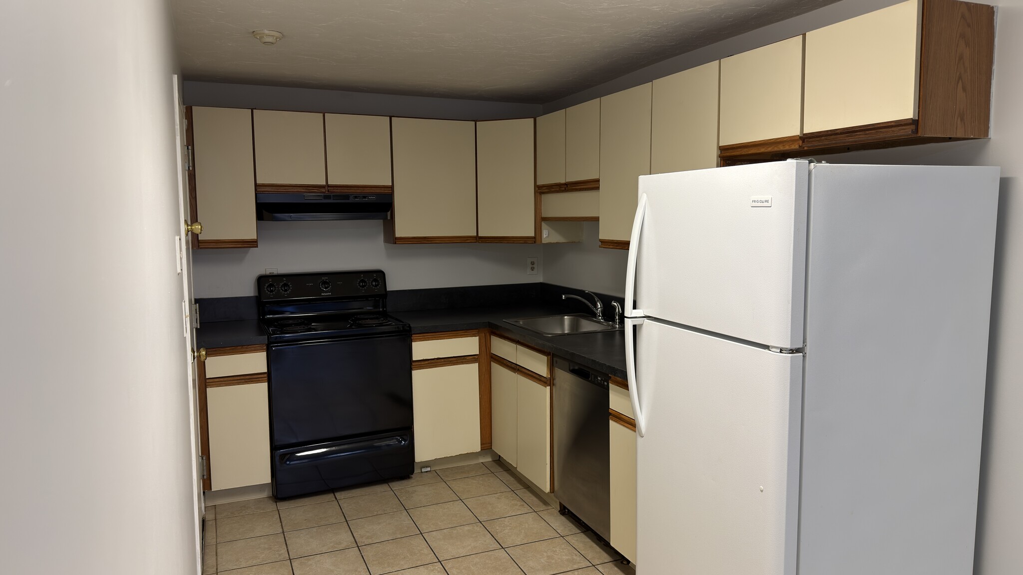 Building Photo - 189 Littleton Rd