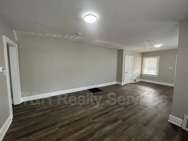 Building Photo - 4926 E New York St