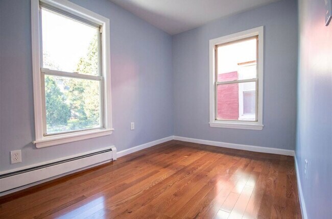 Building Photo - 693 Chestnut St