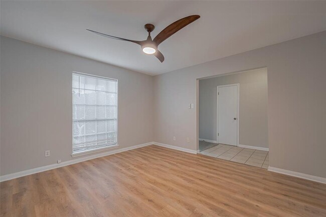 Building Photo - 605 Sorrento Dr