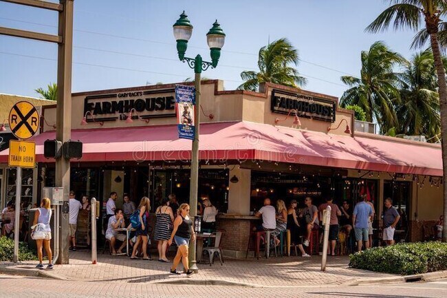 Building Photo - 110 SE 2nd St