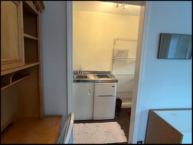 Cooking area 1 - 4350 Corinth Ave