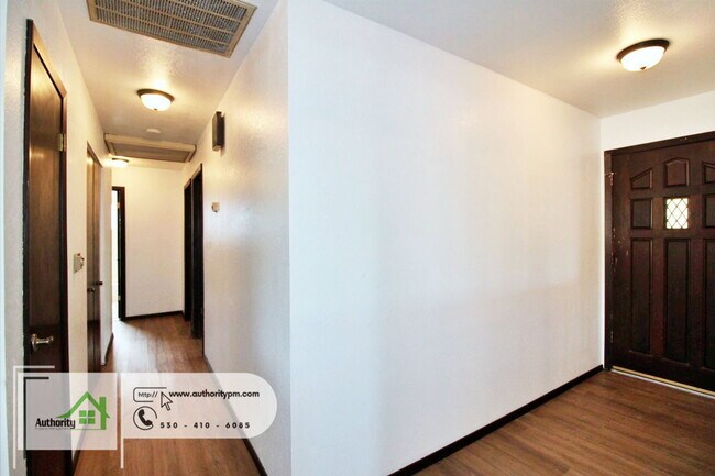 Building Photo - 8615 Patricia Dr