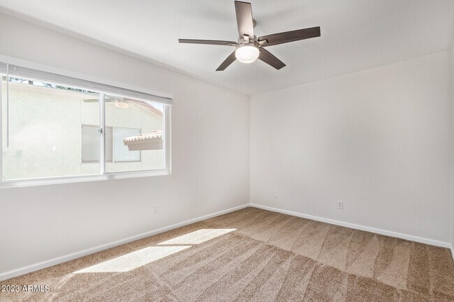 Building Photo - 1337 E Northshore Dr