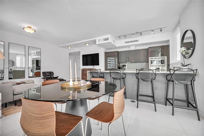Building Photo - 1080 Brickell Ave