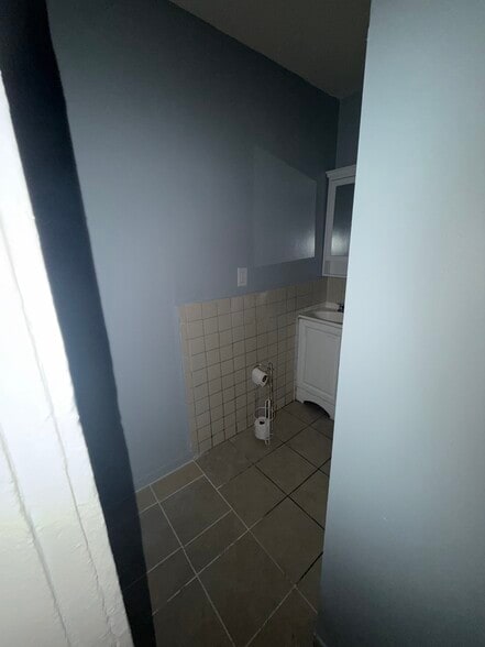 Building Photo - 524 S Soto St