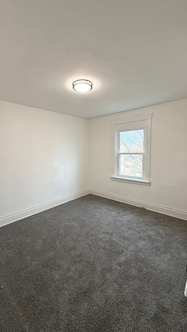 Building Photo - Newly Renovated 3 Bedroom in Arlington- New Kitchen and Bath with HUGE Backyard!!