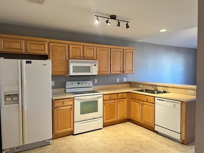 Building Photo - NOW AVAILABLE IN INTERNATIONAL CLUB - MURRELLS INLET!!