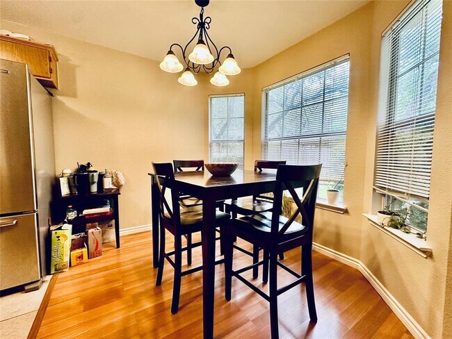 Building Photo - 1208 Tremont Dr