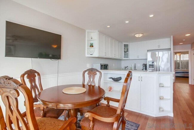 Building Photo - 190 Del Mar Shores Terrace