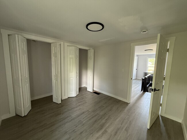 Building Photo - 421 Catherine St