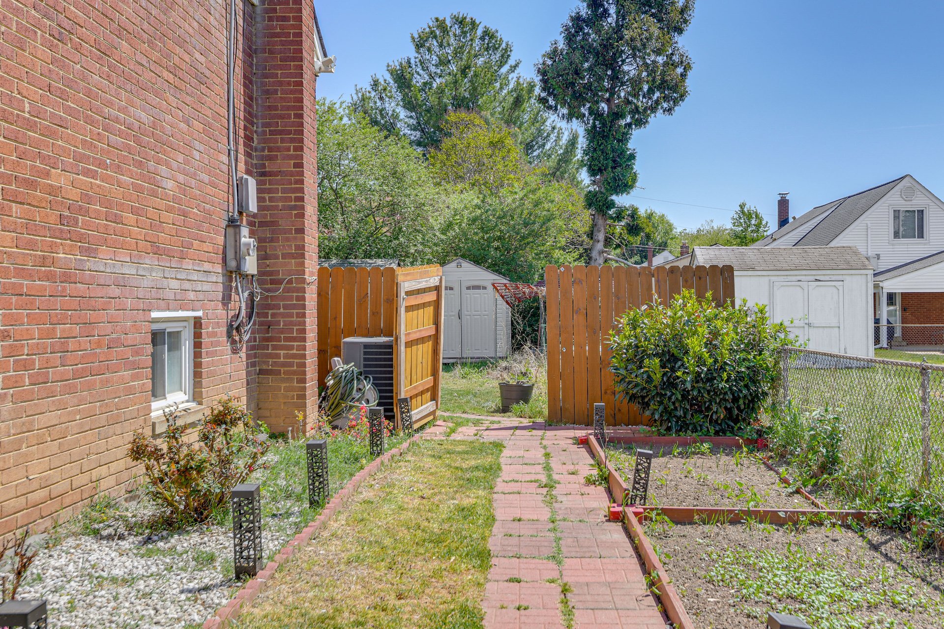 Building Photo - 5929 Camberly Ave