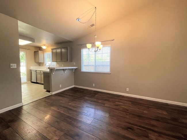Building Photo - 3079 Boulder Dr