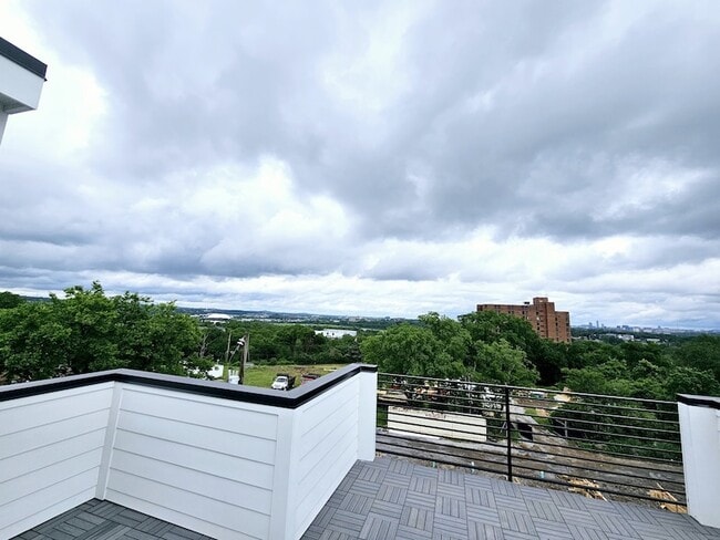 Building Photo - 522 Cliff Cir