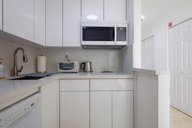 Building Photo - 212 West Dr