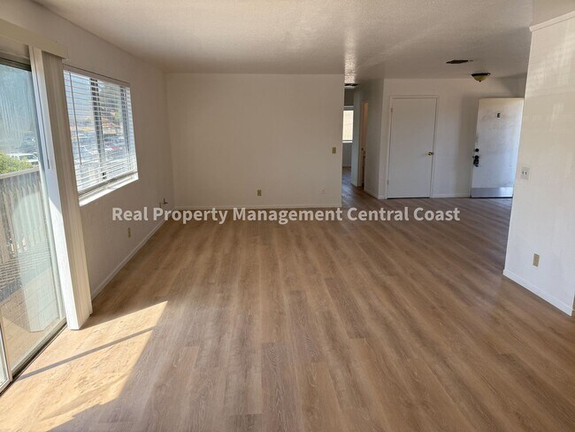 Building Photo - 6460 Nacimiento Ave