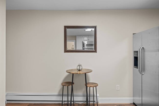 Building Photo - 266 Main St