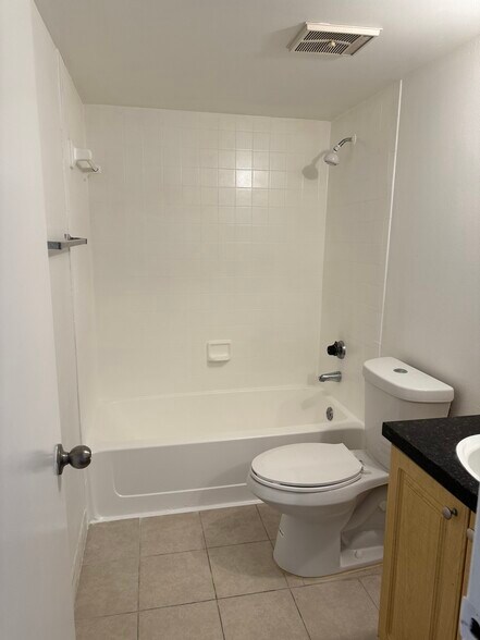 Building Photo - 9977 Nob Hill Ln