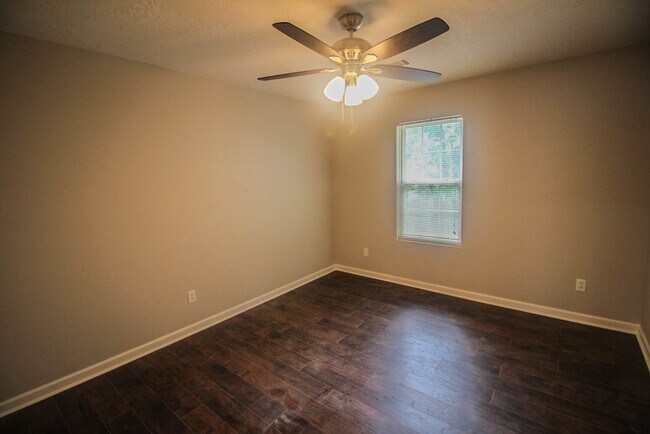 Building Photo - 525 Cashel Rd