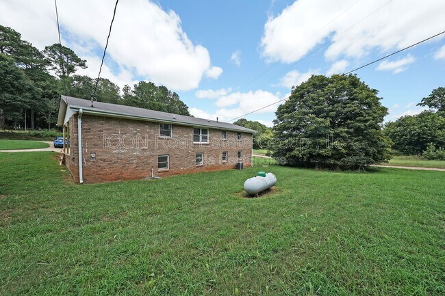 Building Photo - 251 Hog Farm Cir