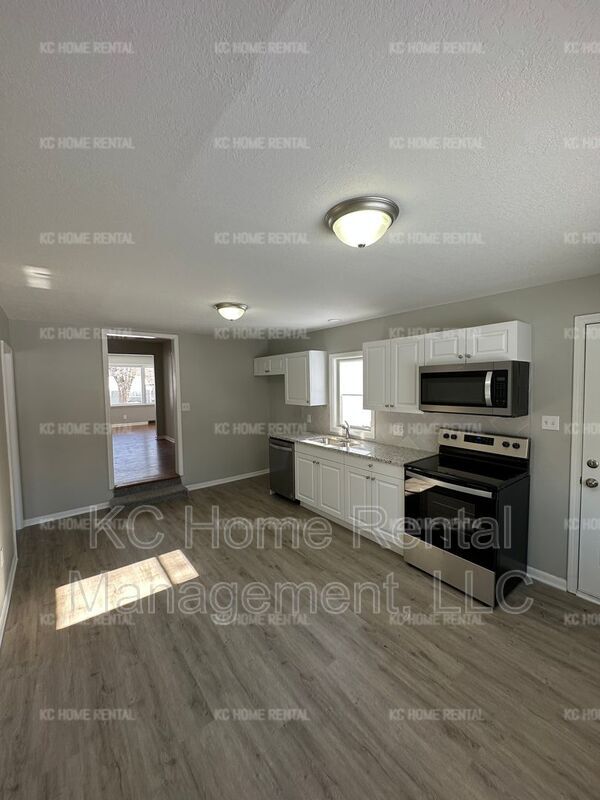 Building Photo - 10524 Richmond Ave