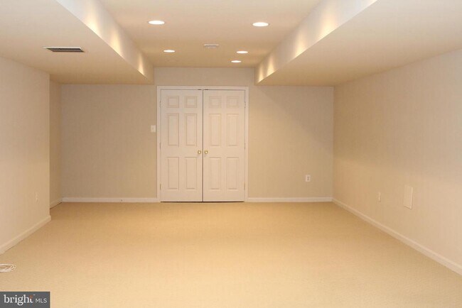 Building Photo - 10208 Sorrel Ave