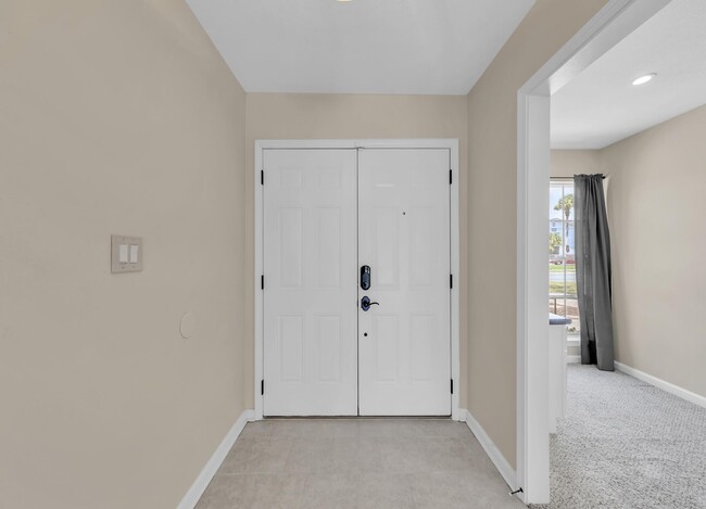 Building Photo - 702 Mayflower Ave