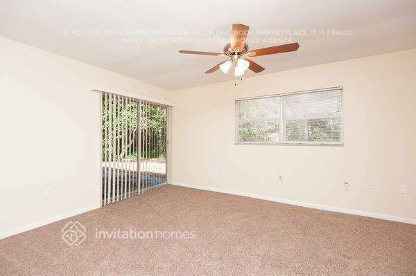 Building Photo - 984 Oak Dr