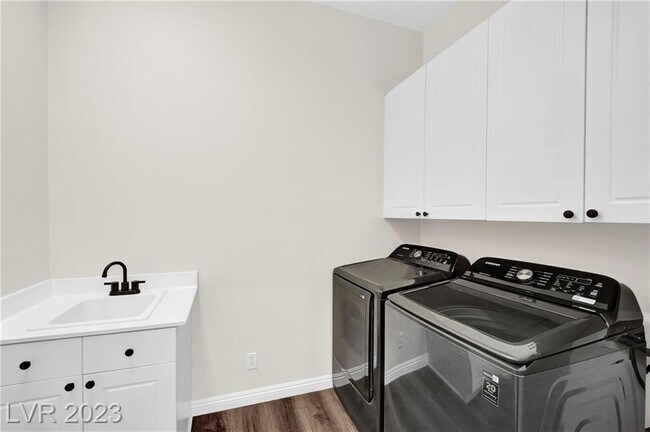 Laundry - 2793 Bellini Dr