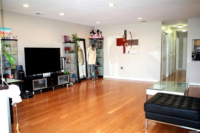 Building Photo - 12204 Powell Cove Blvd