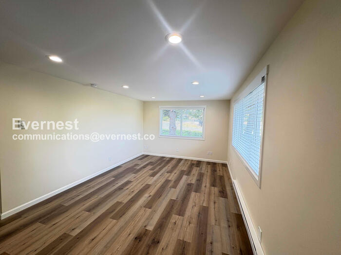 Building Photo - 16601 161st Ave SE