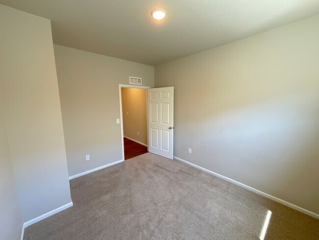 Building Photo - 3 Bedroom Home Available Near Marksheffel ...