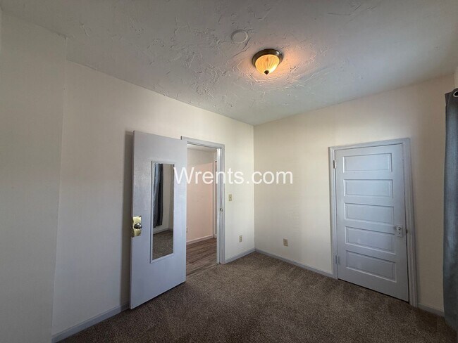 Building Photo - 1007 W Frederick Ave