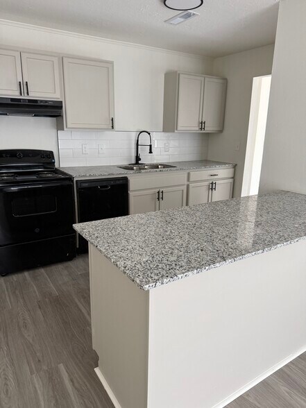 Building Photo - 512 Imperial Valley Dr