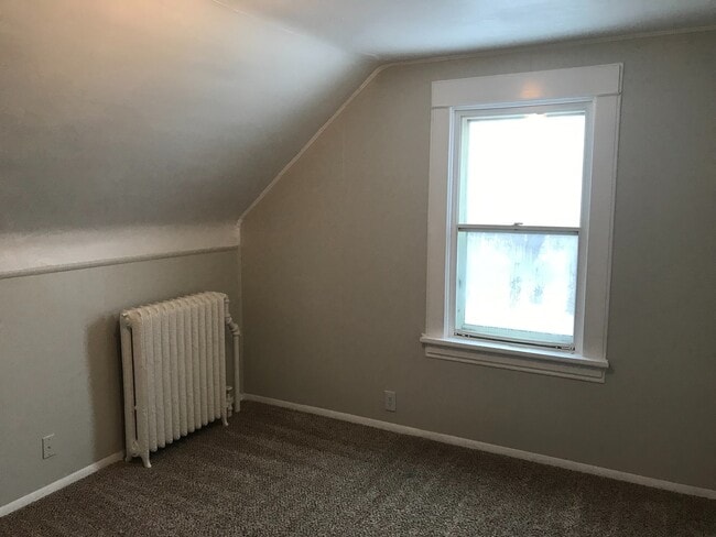 Building Photo - Recently remodeled 4 bedroom house in St P...