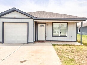 Building Photo - Modern, newer build, large backyard!