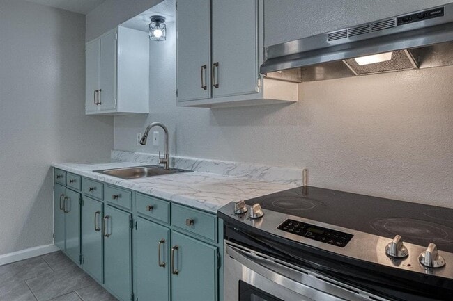 Building Photo - 3bedroom 1 bath remodeled