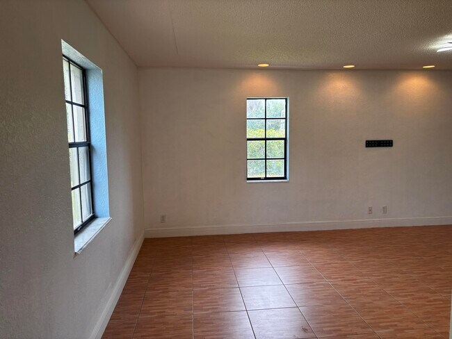Building Photo - 12761 Westhampton Cir