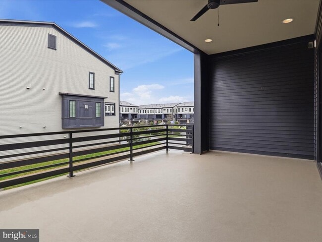 Building Photo - 20305 Savin Hill Dr