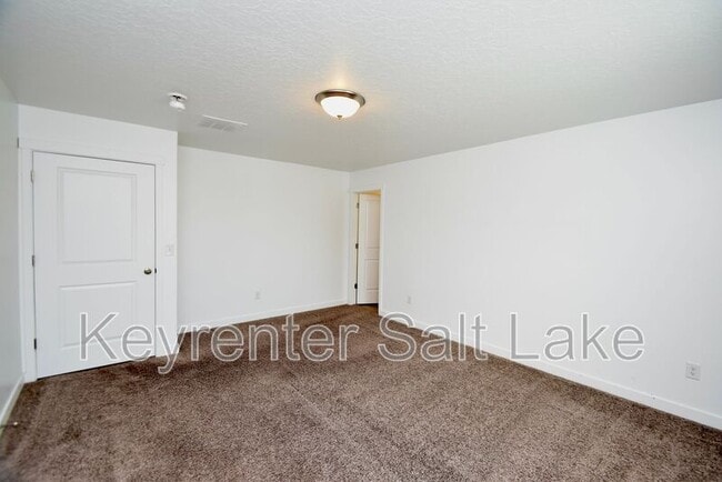 Building Photo - 1086 E Pilot St