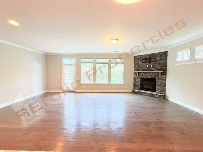 Building Photo - 713 Newlyn Dr