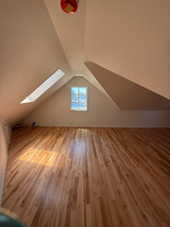Building Photo - 1472 Chanticleer Ave