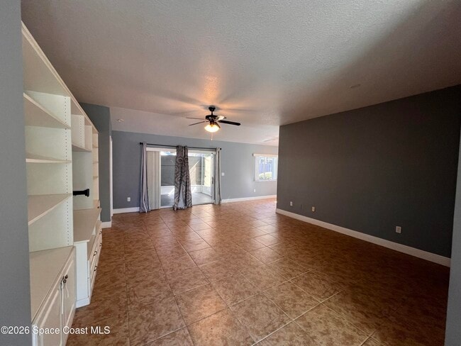 Building Photo - 2565 Ventura Cir