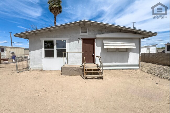 Building Photo - 13522 W Maryland Ave