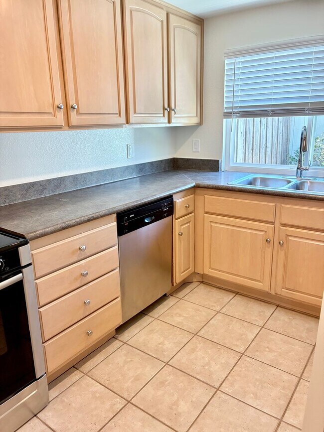 Building Photo - 487 Cannon Green Dr