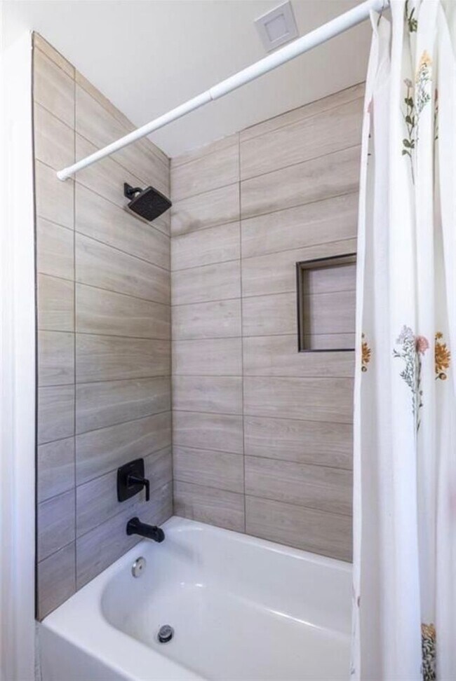 Building Photo - STUNNING RENOVATION! Modern 3BR/2BA Ranch in Sought-After Location!