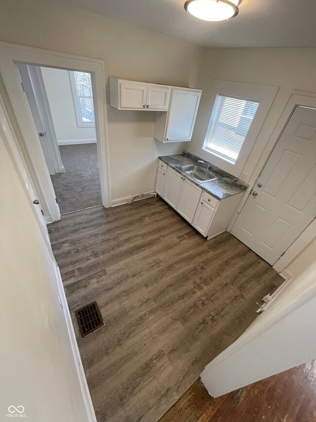 Building Photo - 927 N Chester Ave