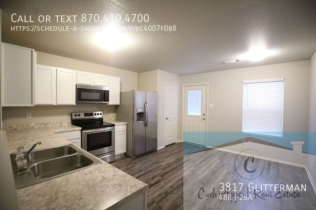 Building Photo - $900 move in special!! Spacious 4 bed, 2 b...