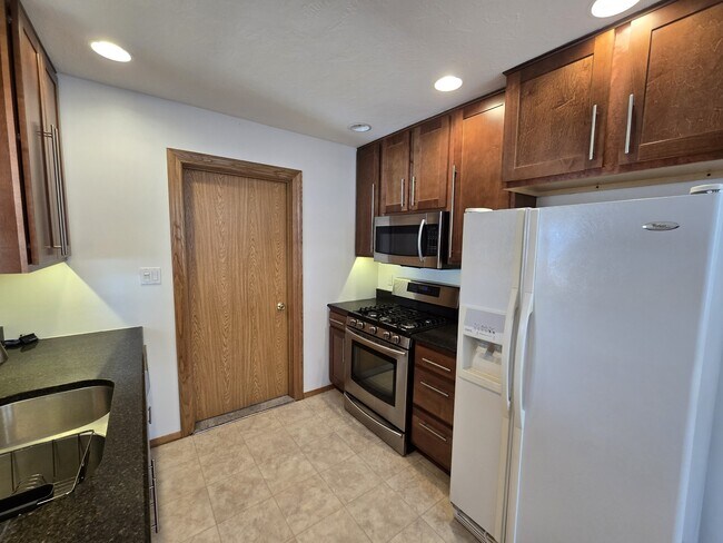 Building Photo - 3502 Veralta Dr